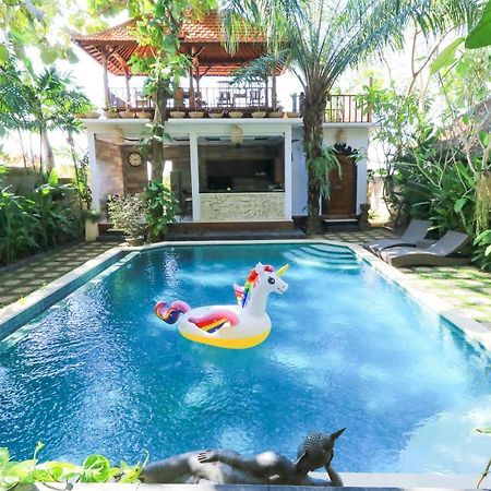 The Laras Villa Jimbaran Buitenkant foto