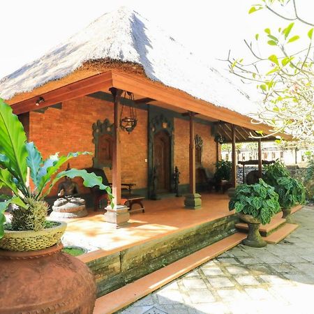 The Laras Villa Jimbaran Buitenkant foto