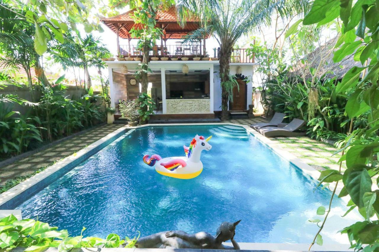The Laras Villa Jimbaran Buitenkant foto