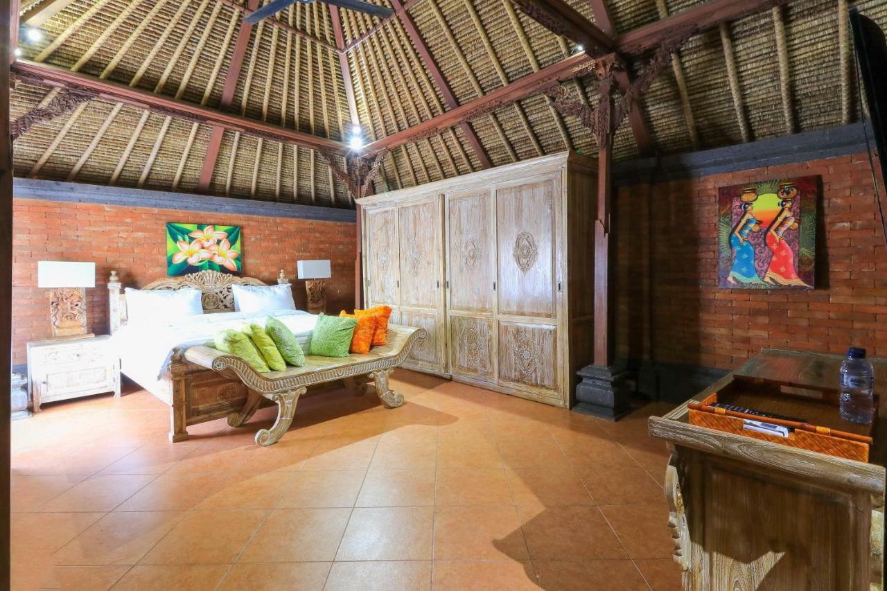 The Laras Villa Jimbaran Buitenkant foto