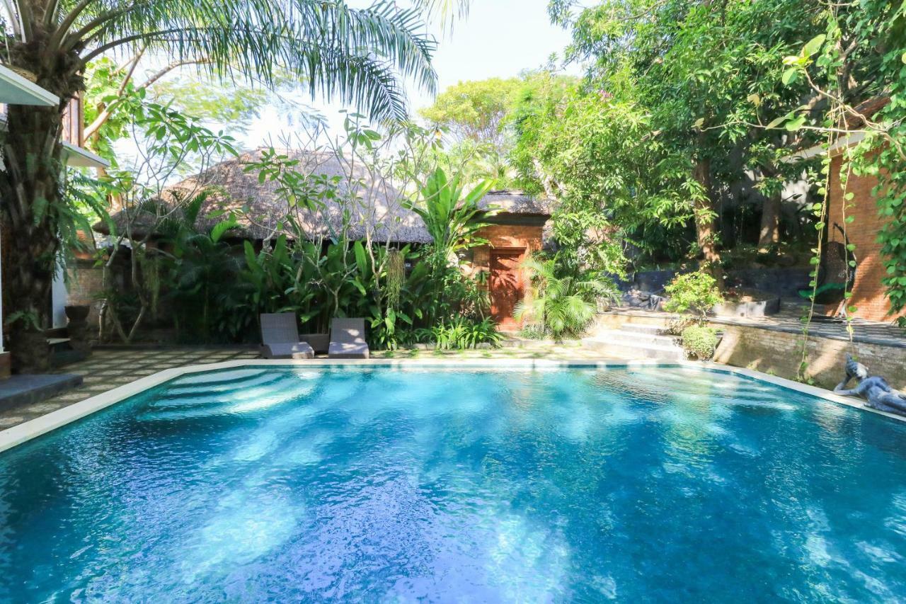 The Laras Villa Jimbaran Buitenkant foto
