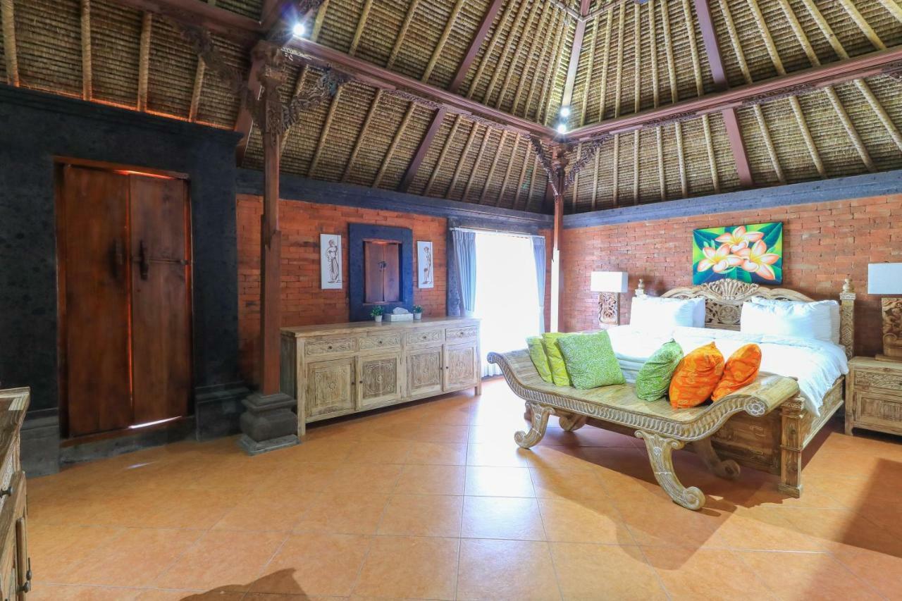 The Laras Villa Jimbaran Buitenkant foto