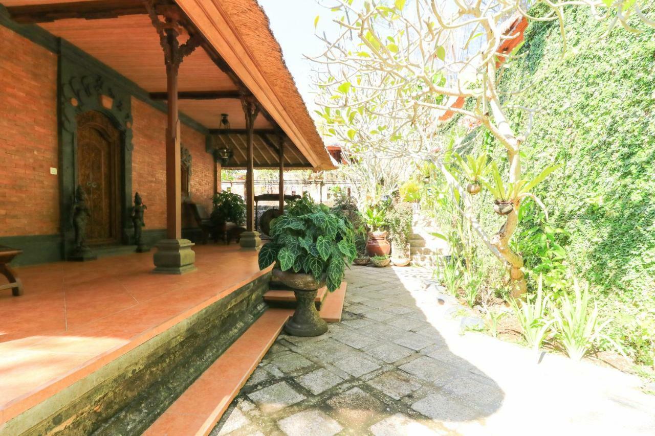 The Laras Villa Jimbaran Buitenkant foto