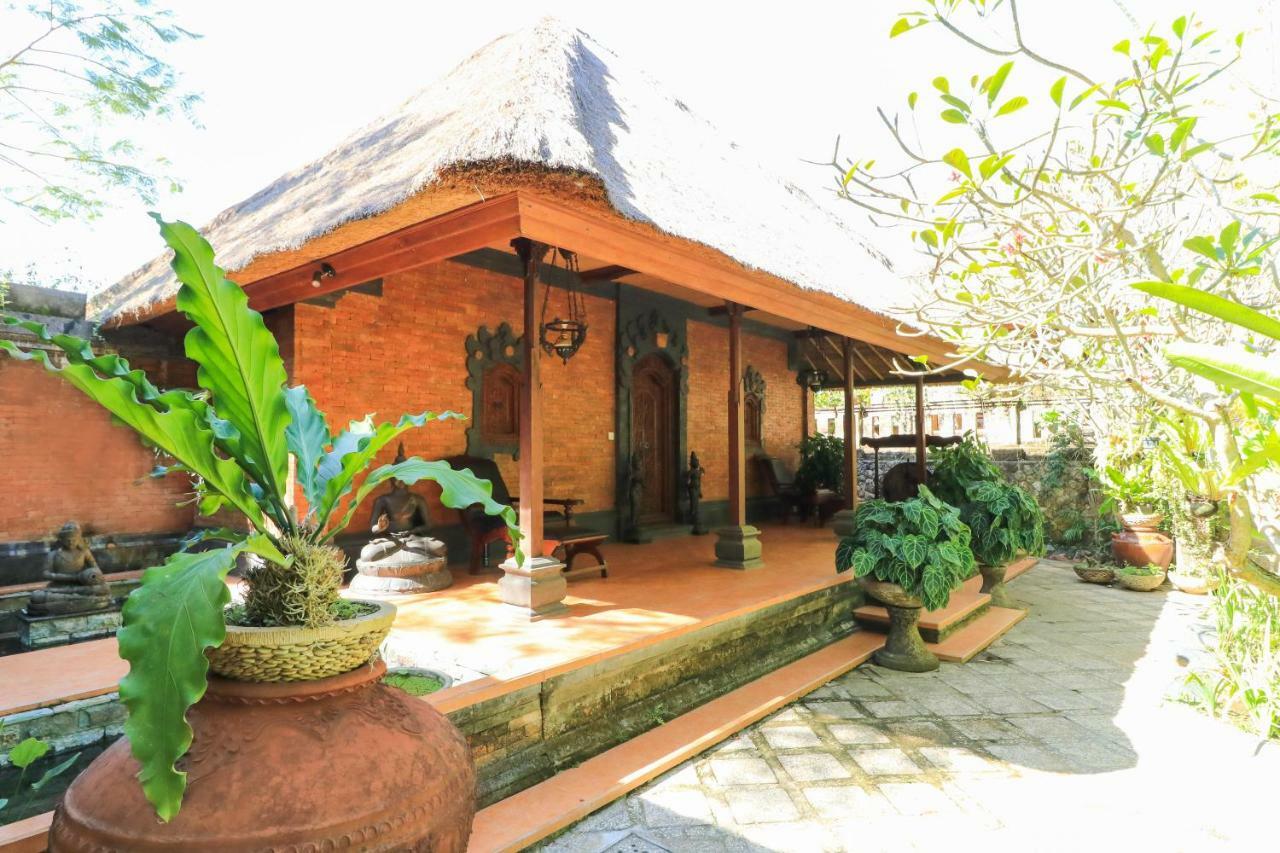 The Laras Villa Jimbaran Buitenkant foto